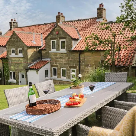 1 Belle Vue Holiday home *
