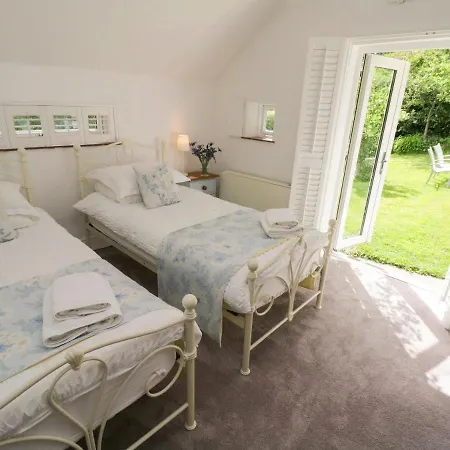 1 Belle Vue Holiday home *