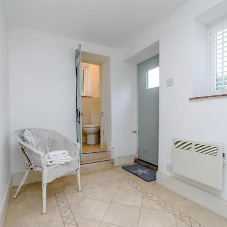1 Belle Vue Holiday home *